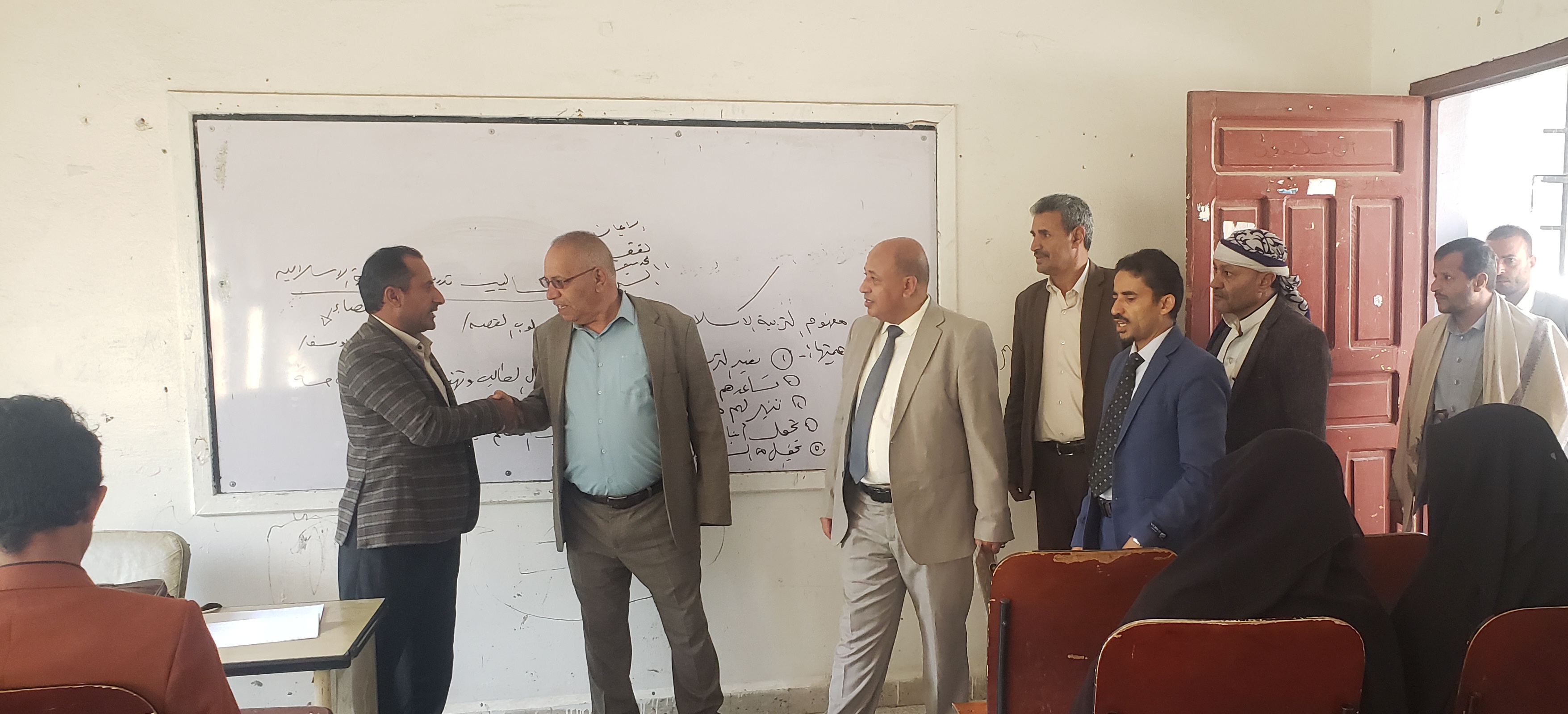 رئيس جامعة ذمار يتفقد سير العملية التعليمية بكلية التربية